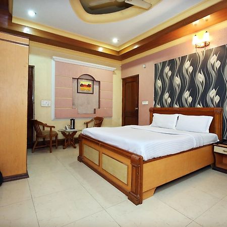 Capital O 10990 Hotel Gobind Regency Zirakpur エクステリア 写真