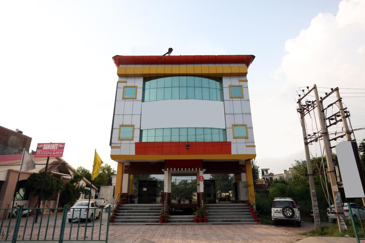 Capital O 10990 Hotel Gobind Regency Zirakpur エクステリア 写真