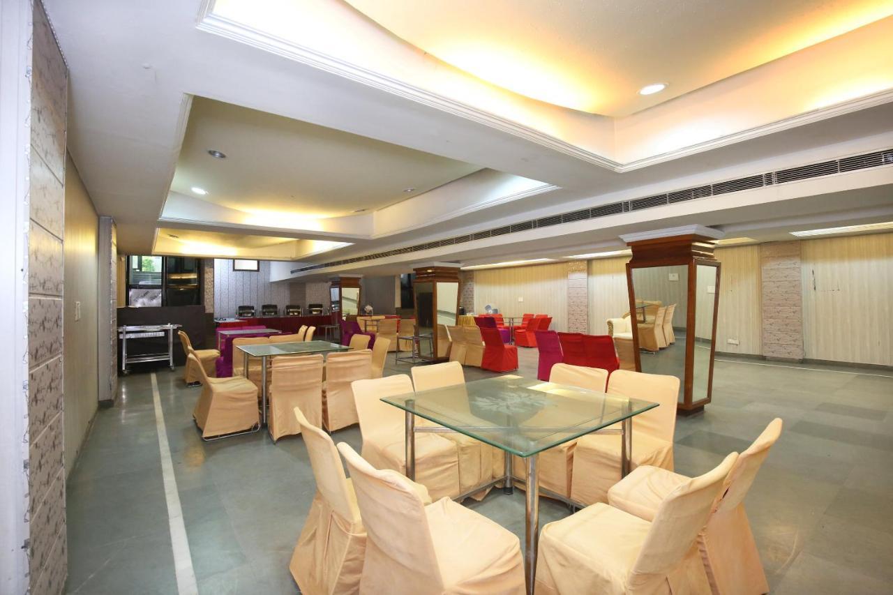 Capital O 10990 Hotel Gobind Regency Zirakpur エクステリア 写真