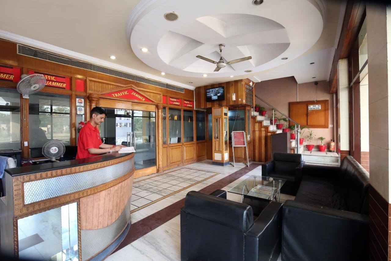 Capital O 10990 Hotel Gobind Regency Zirakpur エクステリア 写真