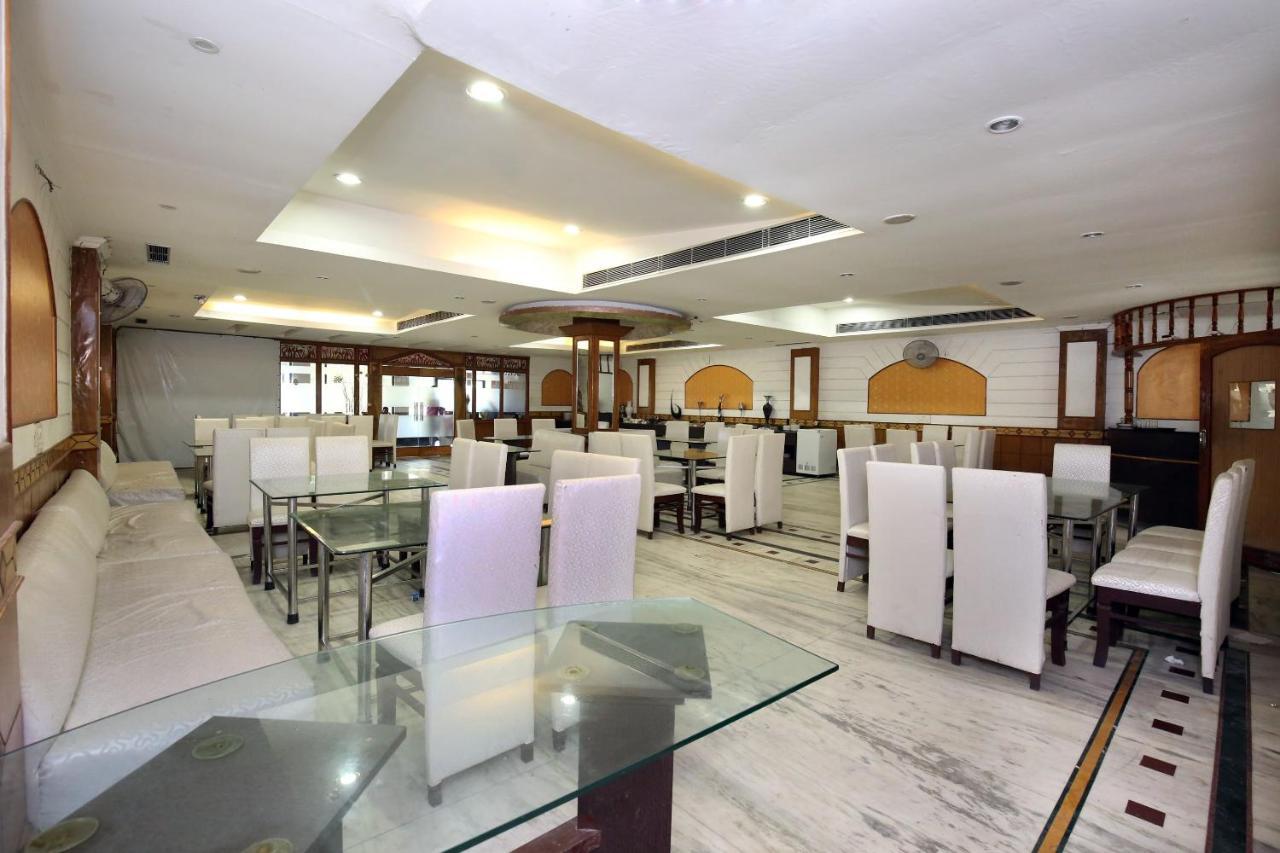 Capital O 10990 Hotel Gobind Regency Zirakpur エクステリア 写真