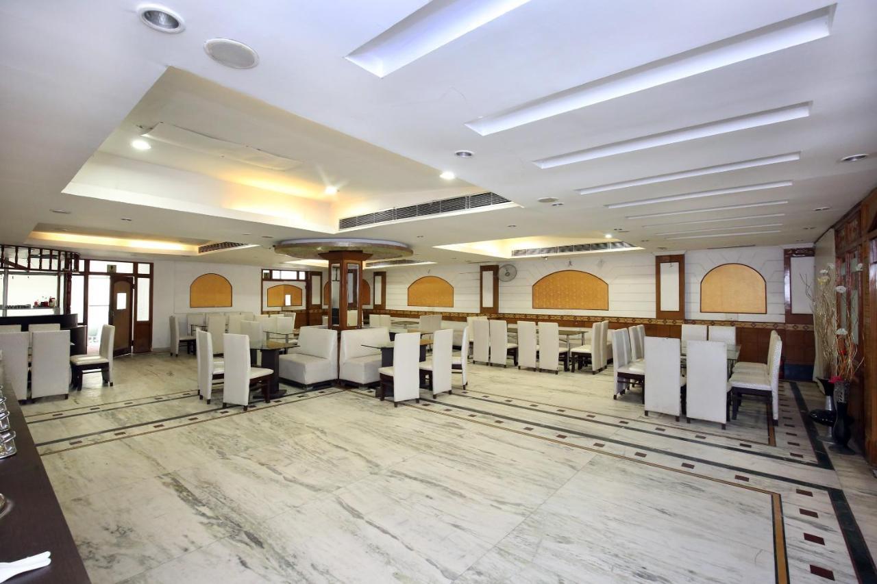 Capital O 10990 Hotel Gobind Regency Zirakpur エクステリア 写真